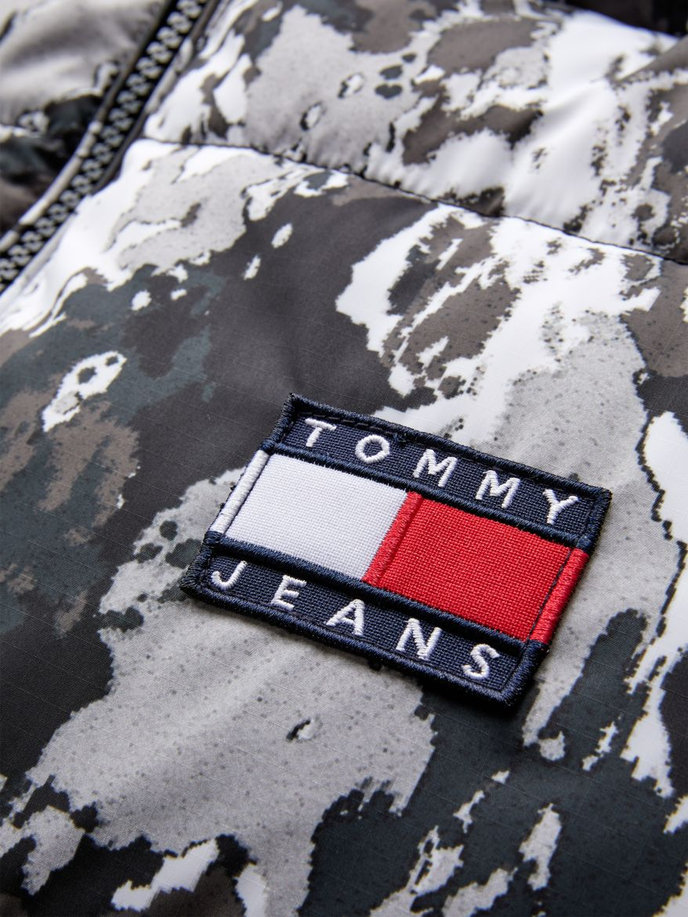 Tommy Jeans TJM AOP LONG PUFFER vícebarevná